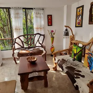 https://casa-tulipanes-campestre.colombiamedellinhotels.com